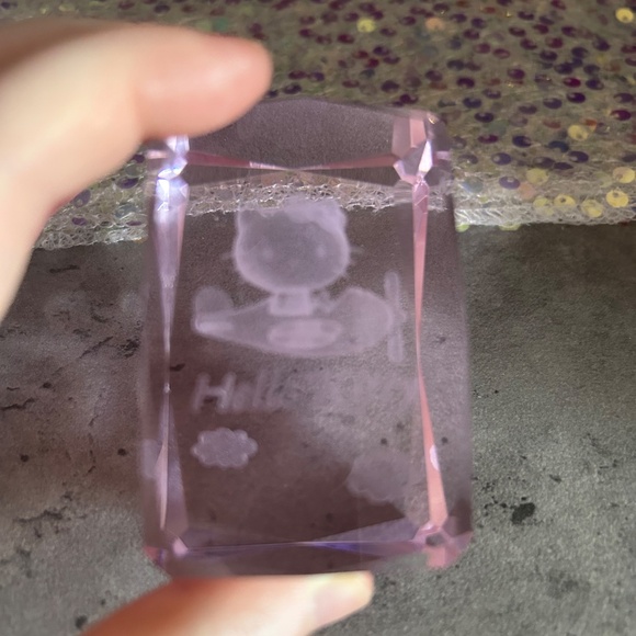 $6.99 SHIPPING Hello Kitty Crystal - Picture 2 of 2
